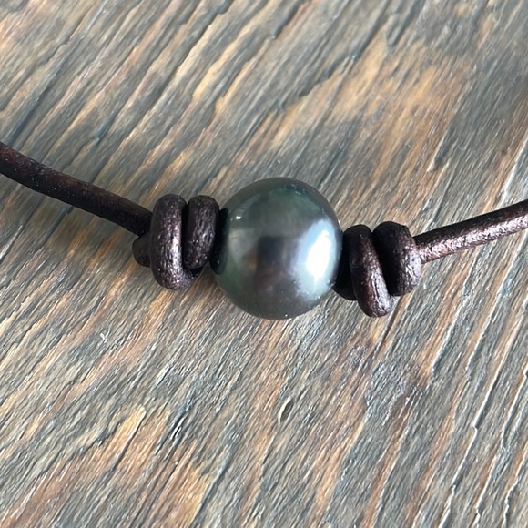 Blue/Gray Pearls On Leather Lariat, Earrings and Anklet - Picture 9 of 13